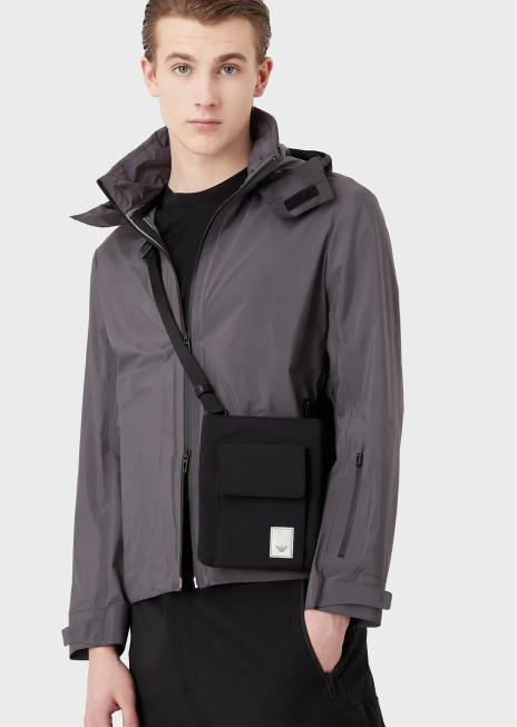 bărbați R802G2211 carcasă tehnică din nailon impermeabilă travel essentials Armani negru adânc