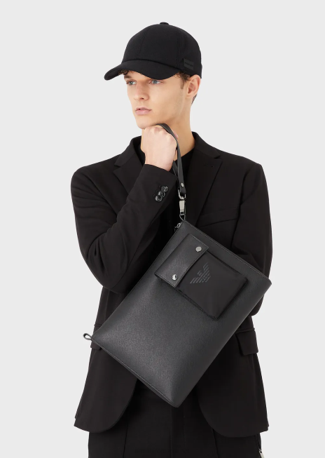 bărbați R802G2219 husă din piele regenerată cu imprimeu saffiano Armani negru