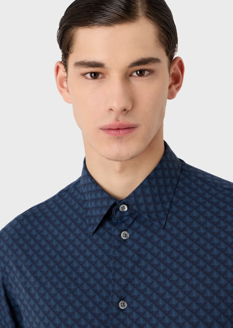 bărbați R802G1094 cămașă elastică dintr-o țesătură reciclată cu imprimeu de cravată Armani albastru