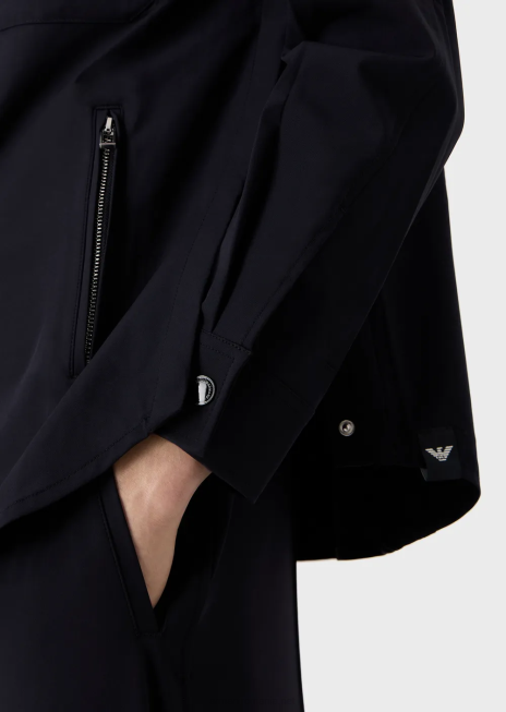 bărbați R802G1095 cămașă din nailon tehnic bielastic cu buzunare Armani albastru marin