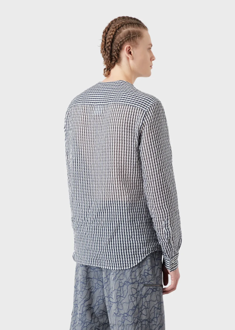 bărbați R802G1113 cămașă cu decolteu în V din seersucker din amestec de mătase în două nuanțe Armani model