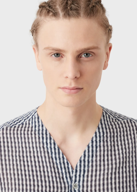 bărbați R802G1113 cămașă cu decolteu în V din seersucker din amestec de mătase în două nuanțe Armani model