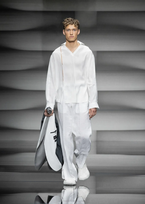 bărbați R802G1114 cămașă cu decolteu în V din material moale Armani