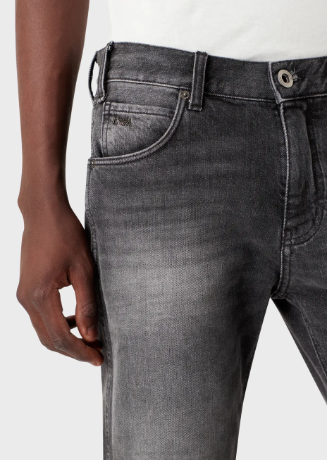 bărbați R802G1174 Blugi j16 slim-fit, spălați cu pietre, cu aspect vintage, din denim Armani gri