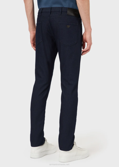 bărbați R802G1187 pantaloni j06 slim-fit din țesătură texturată, vopsită în fire Armani albastru miezul nopții
