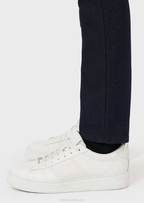 bărbați R802G1187 pantaloni j06 slim-fit din țesătură texturată, vopsită în fire Armani albastru miezul nopții