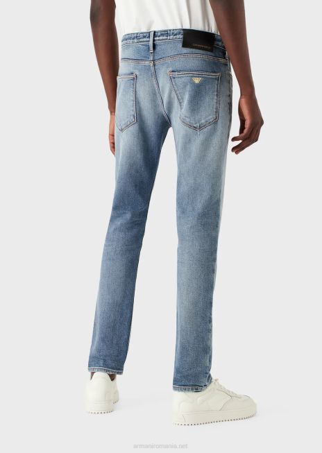 bărbați R802G1188 Blugi j06 slim-fit, rupti din denim lejer Armani albastru deschis