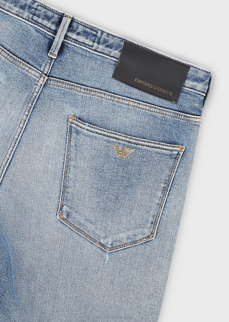 bărbați R802G1188 Blugi j06 slim-fit, rupti din denim lejer Armani albastru deschis