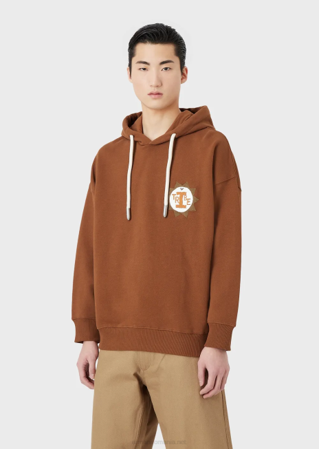 bărbați R802G1432 hanorac din colecția sustenabilă cu glugă și plasture din bumbac organic din piele de piersică Armani cămilă