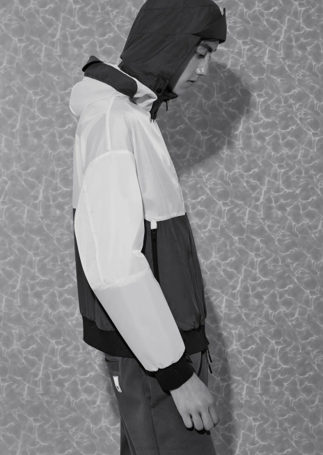 bărbați R802G1306 bluză cu glugă din nailon ripstop, travel essentials, cu o senzație clară Armani alb