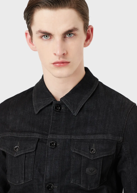 bărbați R802G1328 jachetă din denim cu plasture cu logo Armani negru