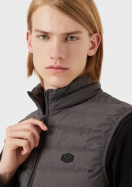 bărbați R802G1332 jachetă din nailon matlasată fără mâneci Armani gri închis