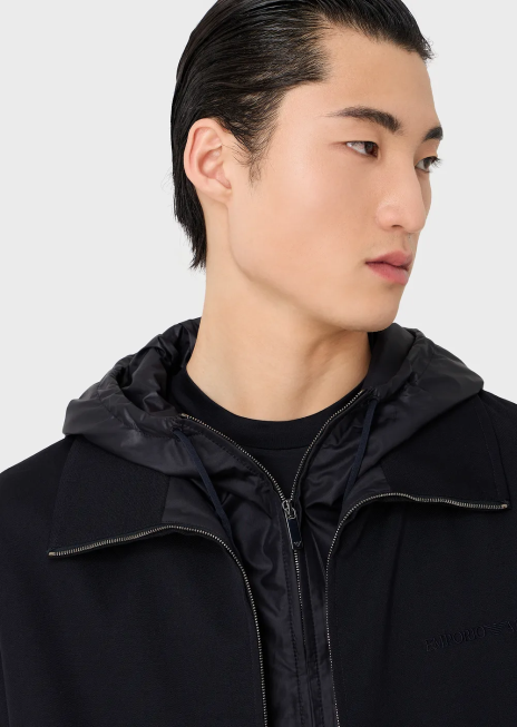 bărbați R802G1341 Bluză cu glugă cu fermoar complet din gabardină din lână virgină Armani albastru marin