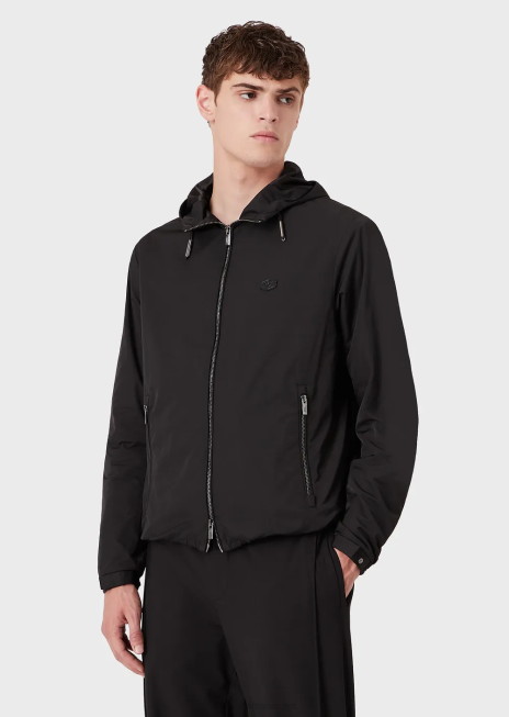 bărbați R802G1342 bluză din nailon hidrofugă, cu glugă și plasture cu logo Armani negru