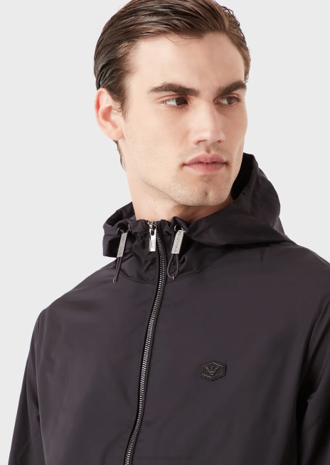 bărbați R802G1343 bluză din nailon hidrofugă, cu glugă și plasture cu logo Armani albastru marin