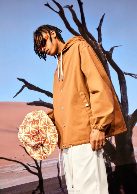 bărbați R802G1348 colecție sustenabilă bluză cu glugă din pânză reciclată Armani tutun