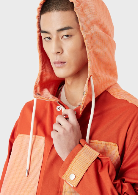 bărbați R802G1351 colecție durabilă din twill organic și bluză cu glugă ripstop reciclată Armani roșu