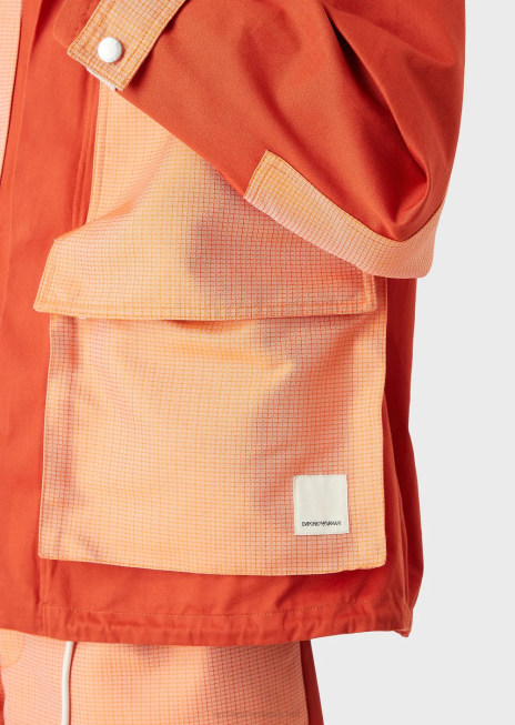 bărbați R802G1351 colecție durabilă din twill organic și bluză cu glugă ripstop reciclată Armani roșu