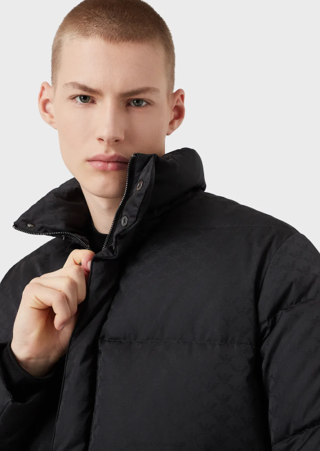 bărbați R802G1364 jachetă puf matlasată cu vultur jacquard peste tot Armani negru