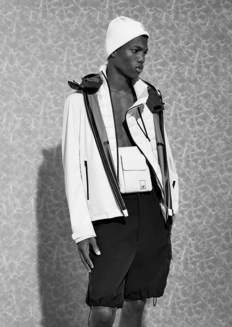 bărbați R802G1403 pantaloni scurți din nailon tehnic, hidrofugă, elastic pentru călătorii Armani negru