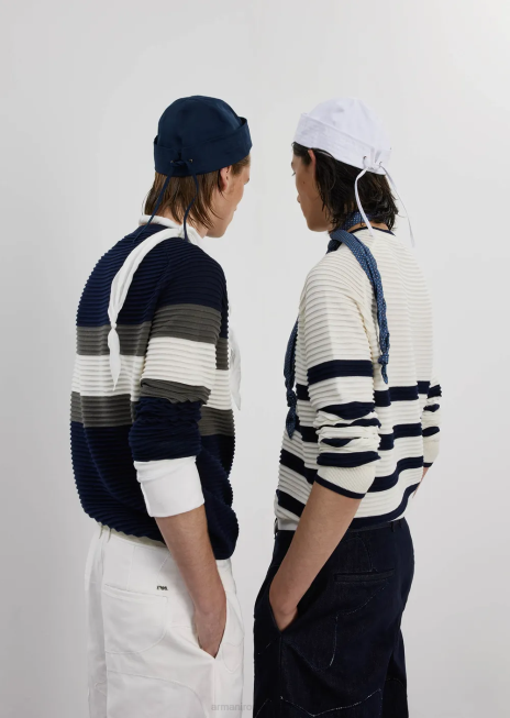 bărbați R802G1406 pantaloni scurți din pânză, cu broderie de camuflaj supradimensionată, asortată de culori Armani