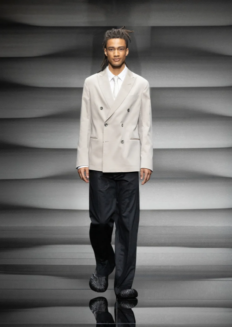 bărbați R802G1458 pantaloni chino ușoare din bumbac-satin Armani negru