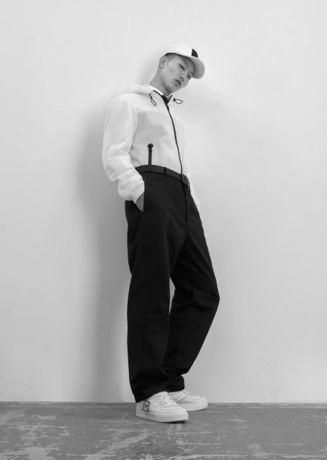 bărbați R802G1481 pantaloni chino din bumbac-satin cu nervuri Armani negru