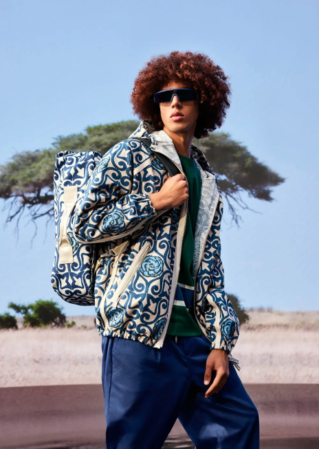 bărbați R802G1516 pantaloni 7/8 din twill organic de colecție sustenabilă cu săgeți și șnur Armani albastru