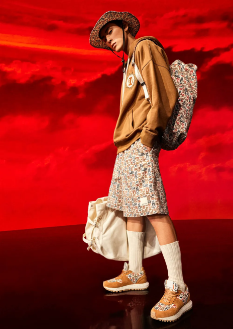 bărbați R802G1518 colecție sustenabilă pantaloni scurți supradimensionați din twill organic, cu șnur, cu imprimeu peste tot Armani model