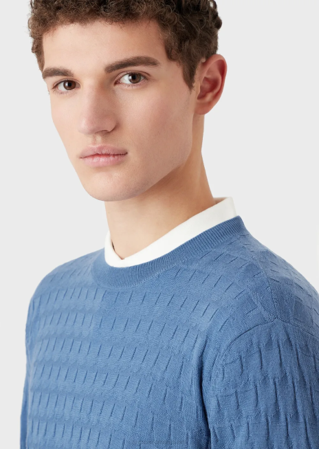 bărbați R802G1246 Pulover din pură lână virgină cu motiv jacquard geometric Armani albastru