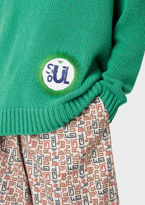 bărbați R802G1259 Pulover supradimensionat din amestec de bumbac reciclat, cu decolteu în V, cu plasture Armani verde