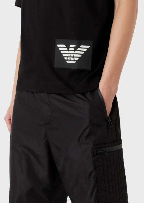 bărbați R802G1615 tricou din jerseu mercerizat cu plasture vultur contrastant Armani negru