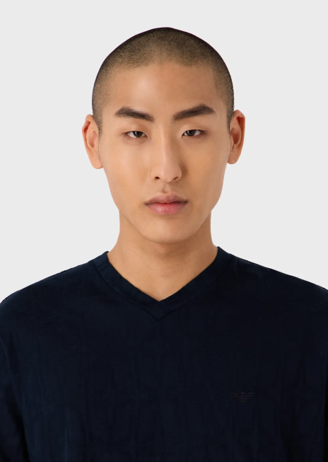 bărbați R802G1745 tricou din jerseu cu micro-armure, cu decolteu în V Armani albastru marin