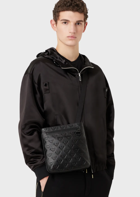 bărbați R802G1976 geantă de umăr plată din piele cu vultur în relief Armani negru