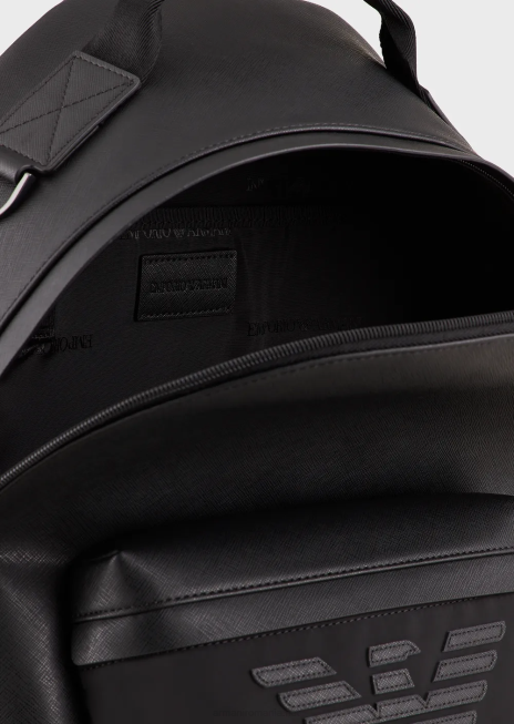 bărbați R802G1949 Rucsac rotund din piele regenerată cu imprimeu saffiano Armani negru