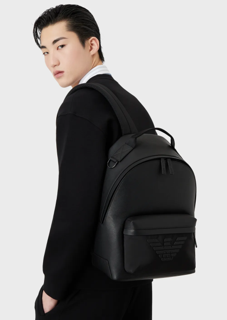 bărbați R802G1949 Rucsac rotund din piele regenerată cu imprimeu saffiano Armani negru