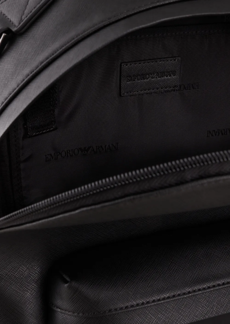 bărbați R802G1964 Rucsac rotund din piele regenerată cu imprimeu saffiano Armani