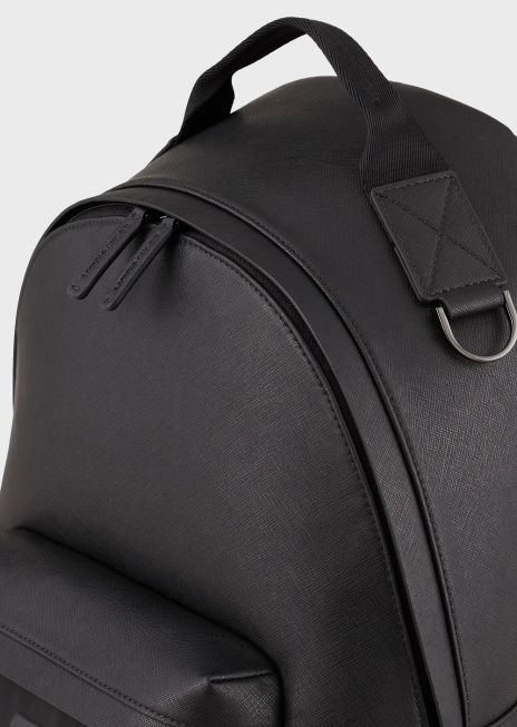 bărbați R802G1964 Rucsac rotund din piele regenerată cu imprimeu saffiano Armani