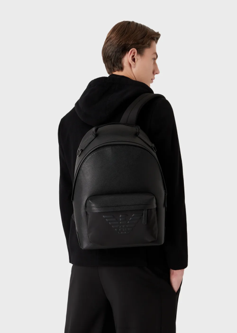 bărbați R802G1964 Rucsac rotund din piele regenerată cu imprimeu saffiano Armani