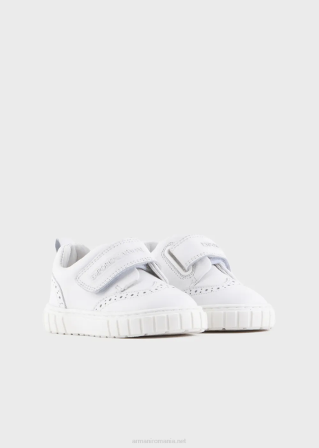 băiat R802G2683 adidași din piele moale, cu detaliu în vârful aripilor și velcro Armani alb