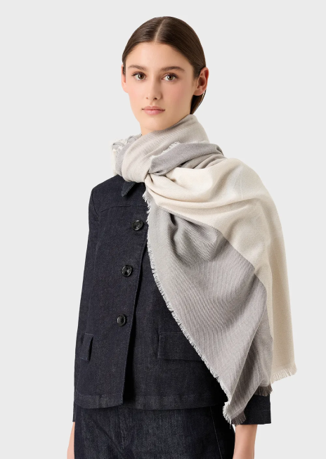 femei R802G869 Stolă cu model în dungi orizontale și logo-ul jacquard Armani gri porumbel