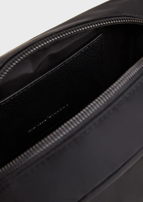 femei R802G910 travel essentials geantă mică de spălat din nailon reciclat Armani