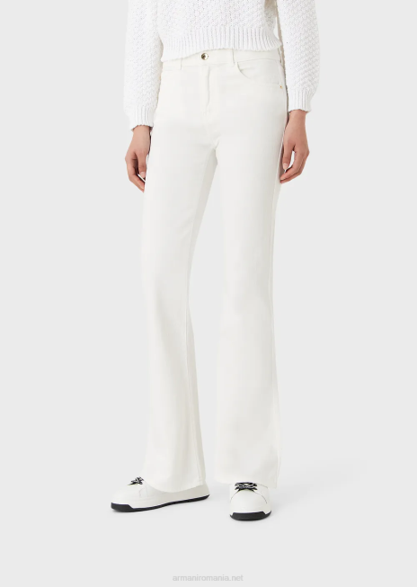 femei R802G2746 Blugi evazați j47 cu talie medie/înaltă, din țesătură de taur vopsită în haine Armani alb