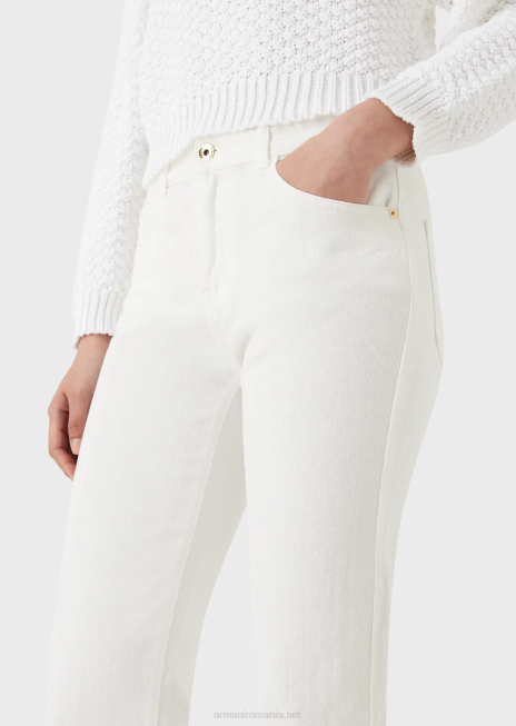 femei R802G2746 Blugi evazați j47 cu talie medie/înaltă, din țesătură de taur vopsită în haine Armani alb