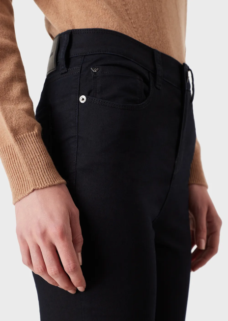 femei R802G2768 Blugi din denim elastic j20 cu talie înaltă, cu picioare super skinny Armani albastru marin