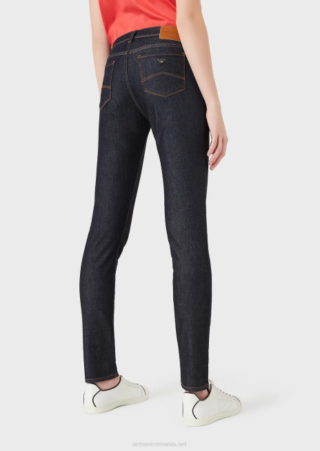 femei R802G2776 Blugi j28 cu talie medie, super skinny, din denim confort mercerizat Armani albastru marin
