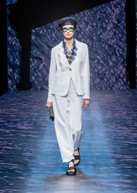 femei R802G317 pantaloni 7/8 cu talie înaltă într-un amestec de in cu efect shantung Armani alb