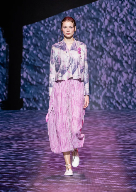 femei R802G235 geaca din piele intoarsa de capra cu micro perforatii si imprimeu acuarela Armani multicolor