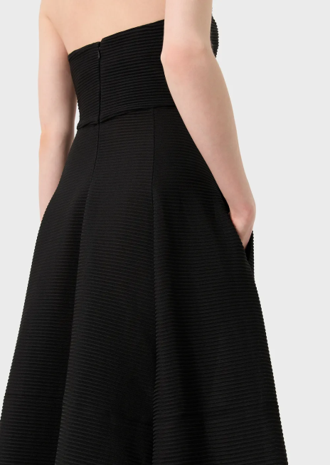 femei R802G127 rochie lungă din țesătură striată cu nervuri, cu decolteu inimă Armani negru