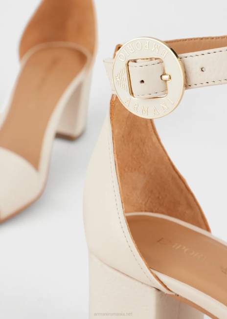 femei R802G515 sandale din piele cu toc si medalion logo Armani maro